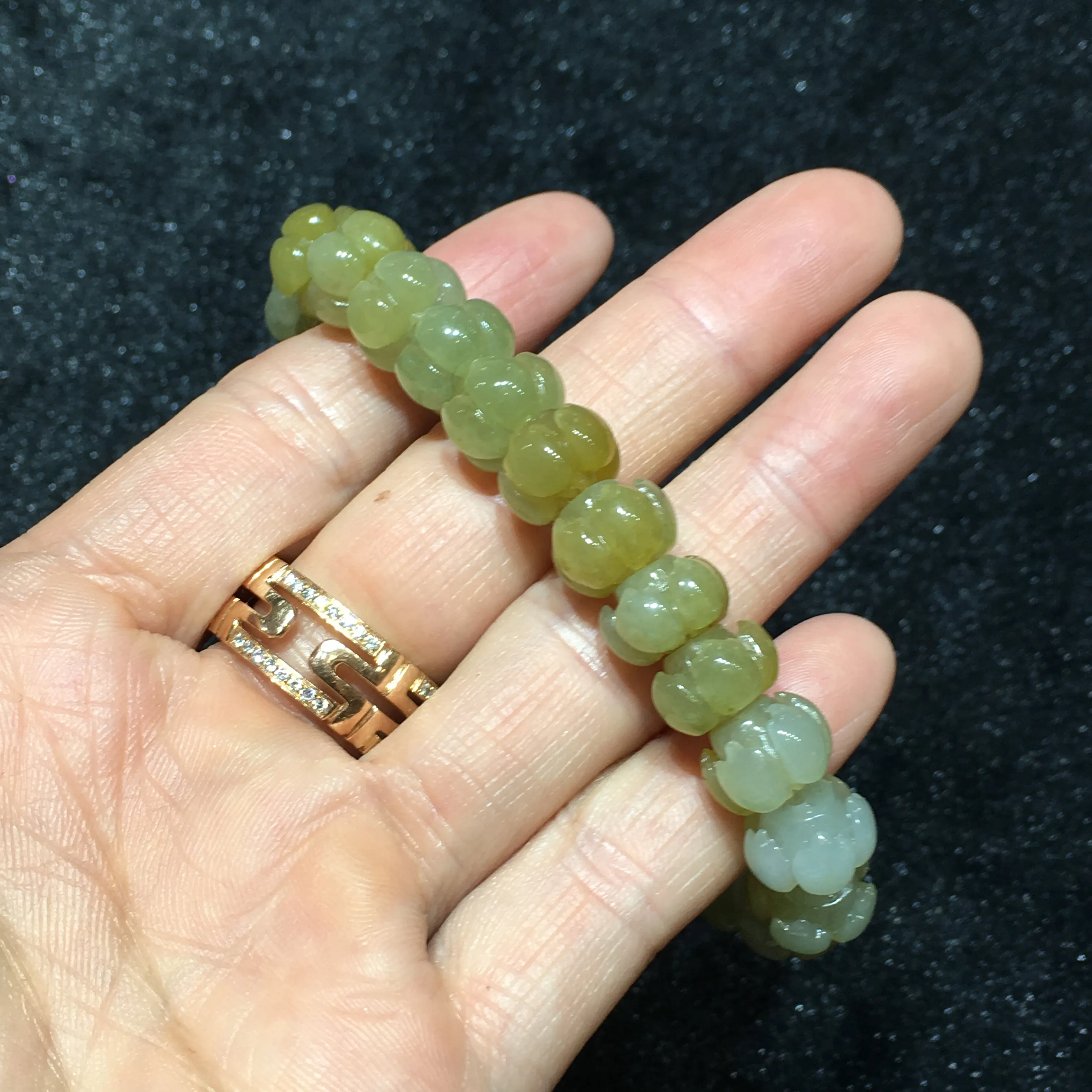 黄翡莲花手串 裸石尺寸10-6毫米 玉质细腻 独特精美