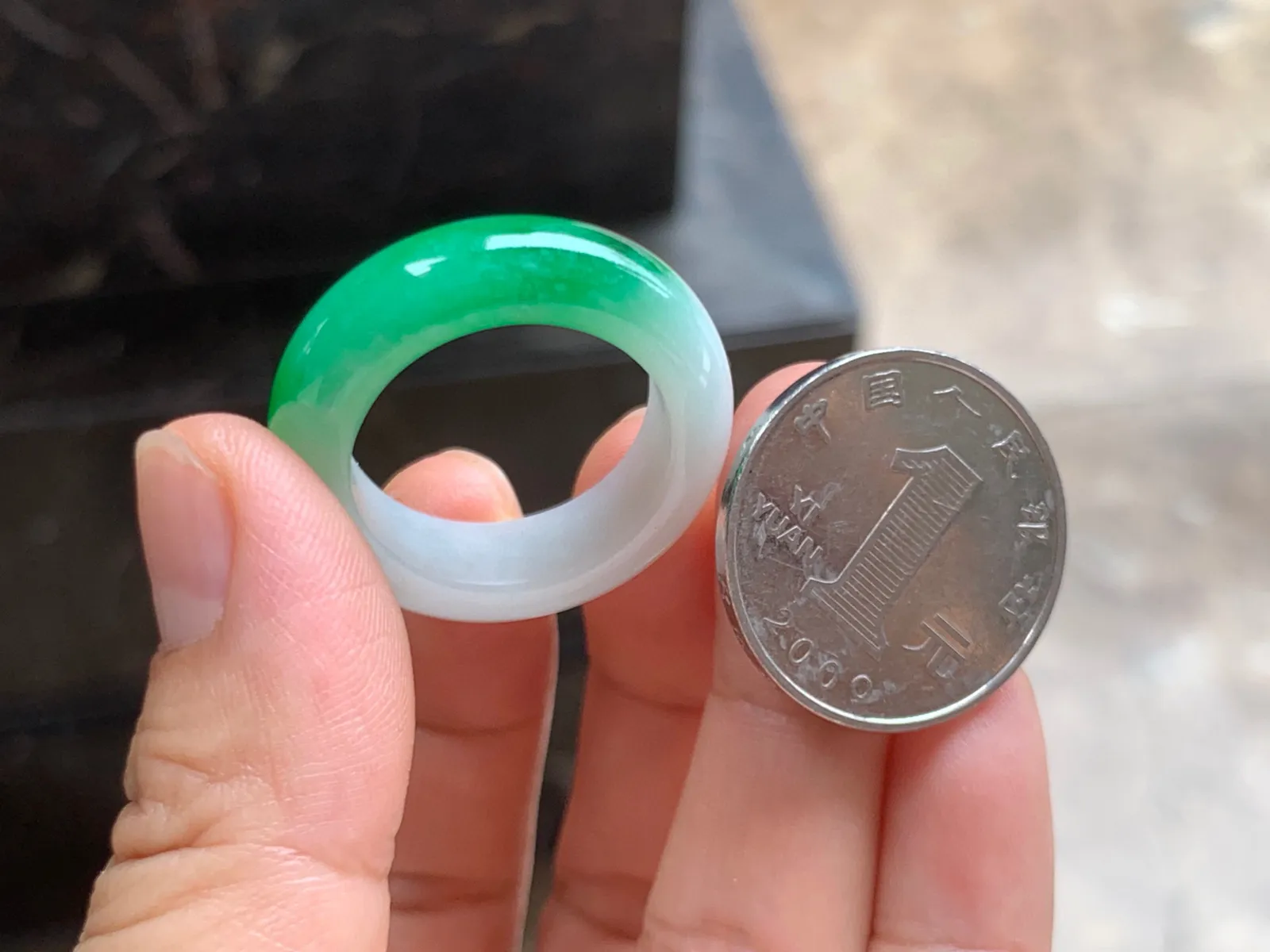 阳绿色指环 色阳 玉质温润 大气