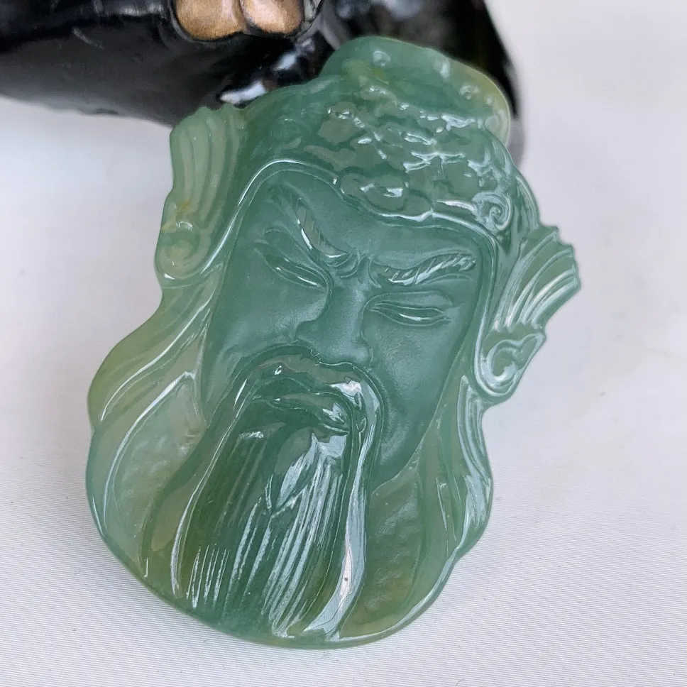自然光实拍 冰糯种双彩关公翡翠吊坠 种好起光，玉质细腻 招财纳福  时‮大尚‬方，款式新莹，佩戴优雅高贵！#623.1尺寸52*36*7.2mm