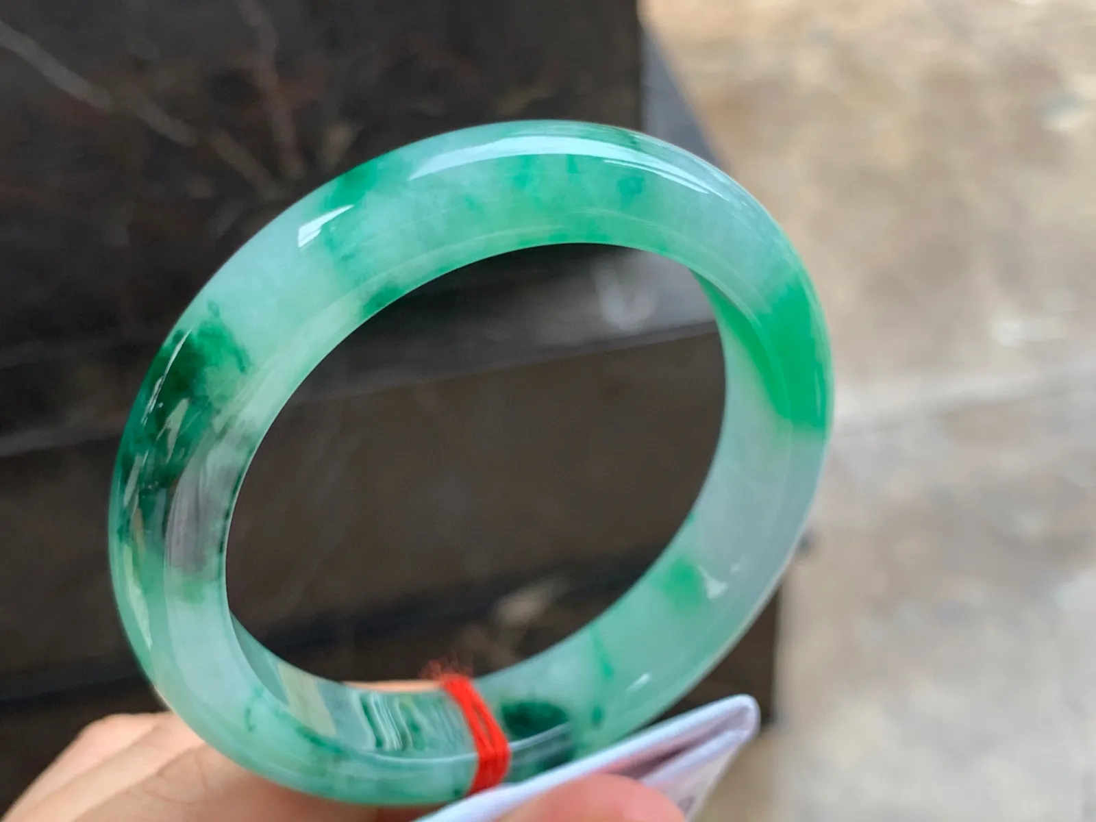 57.5-12.5-9mm
带色手镯 种好细腻 颜色漂亮 上手大气