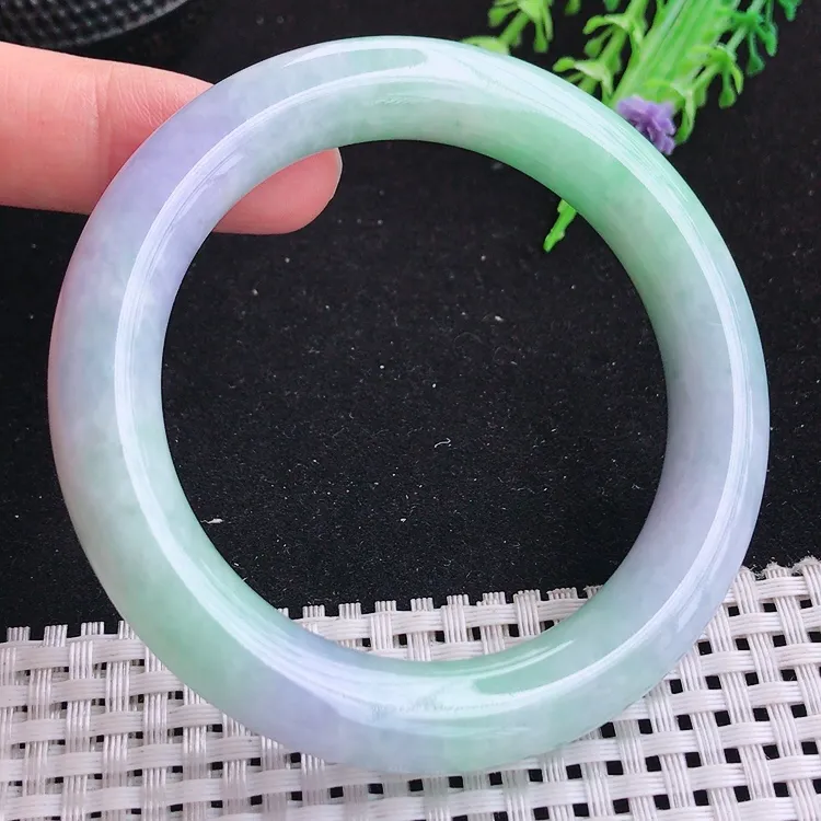 自然光56圈口老坑精美温润春带彩圆条手镯翡翠玉镯尺寸56/10.5/10.7