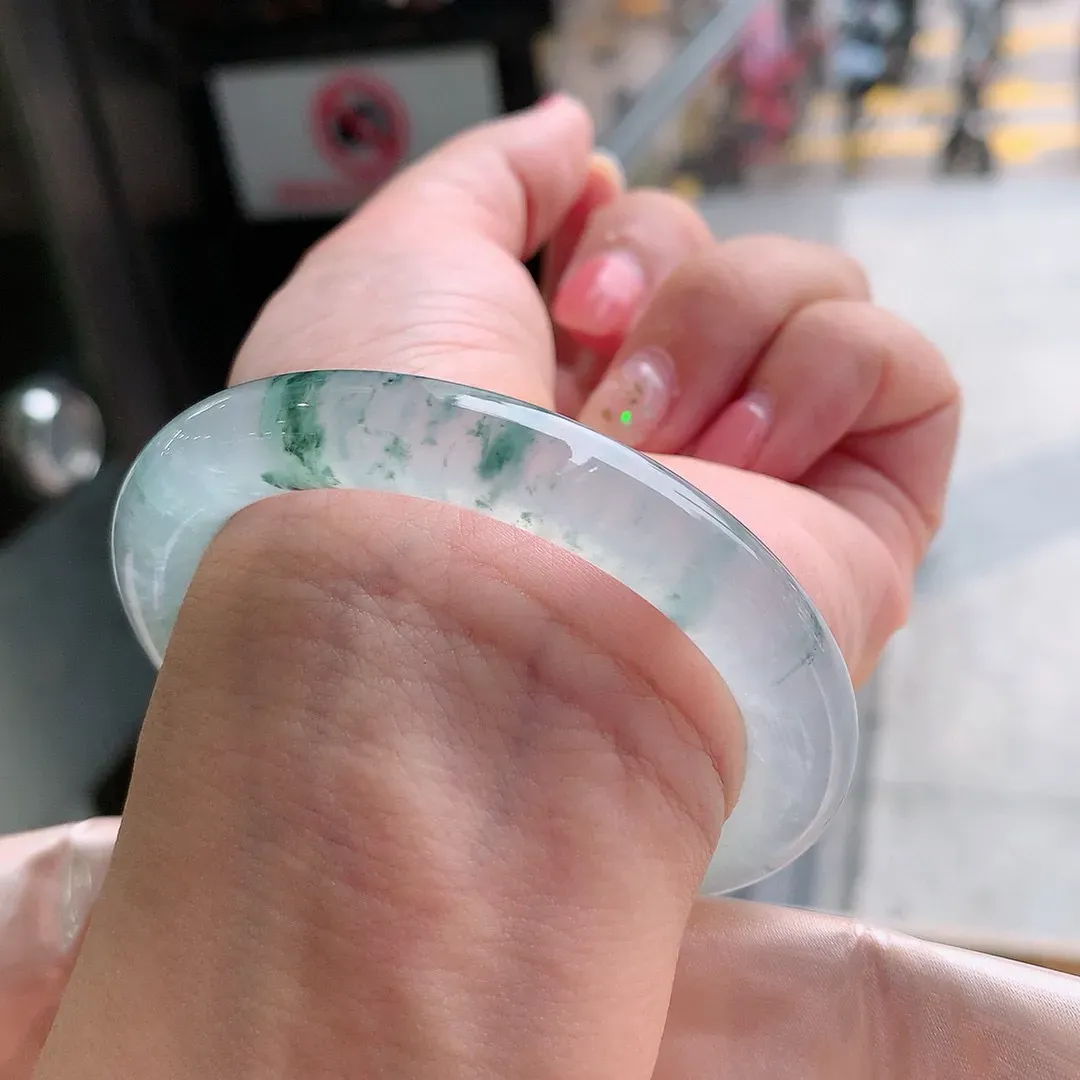 圆条冰玻飘花 无瑕 尺寸:52.8/9.1 种水好️️