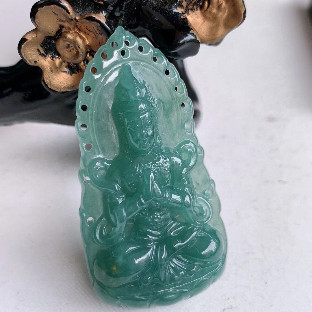 自然光实拍 冰满色观音吊坠，翡翠赐福观音，冰透水润，庇佑守护 种水足 工艺精致，送礼或自留佳选！#404.3尺寸50*26*7.5mm
