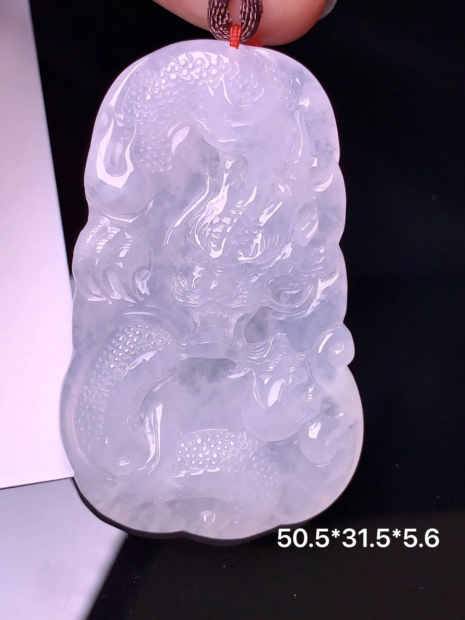 冰种龙牌吊坠吊坠 玉质细腻 色泽艳丽 整体尺寸50.5*31.5*5.6