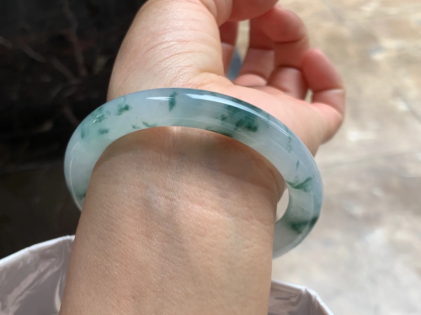 55-9mm
冰种飘花手镯 冰透 水草花 上手漂亮