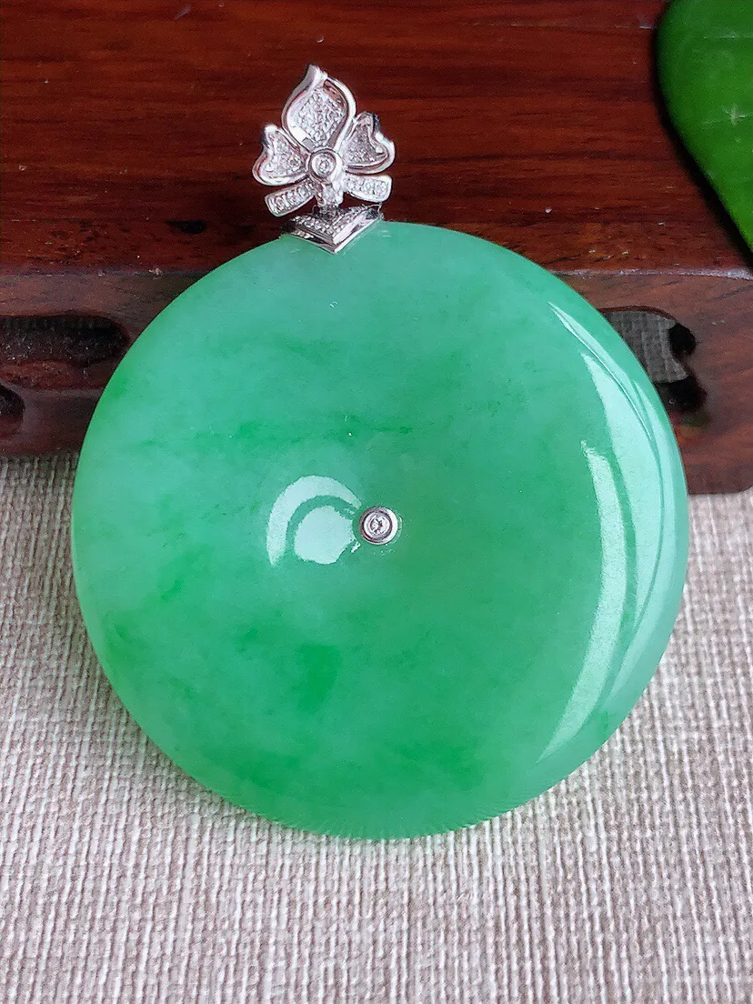 a货翡翠老坑冰种18K金伴钻镶嵌满绿大平安扣吊坠 尺寸55×44.5×7.5mm 重量34.66g 