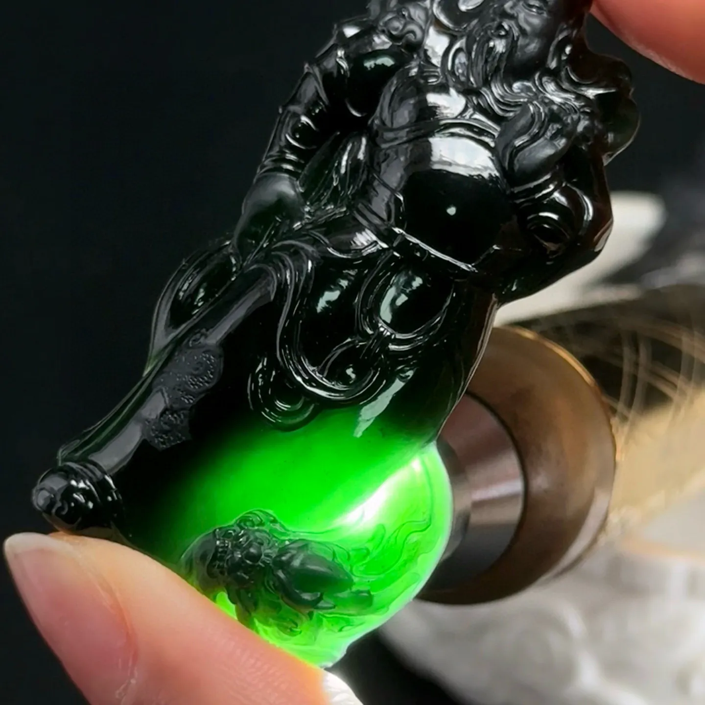 精品墨翠关公 种好色正 黑度极好 打灯通透 油性十足