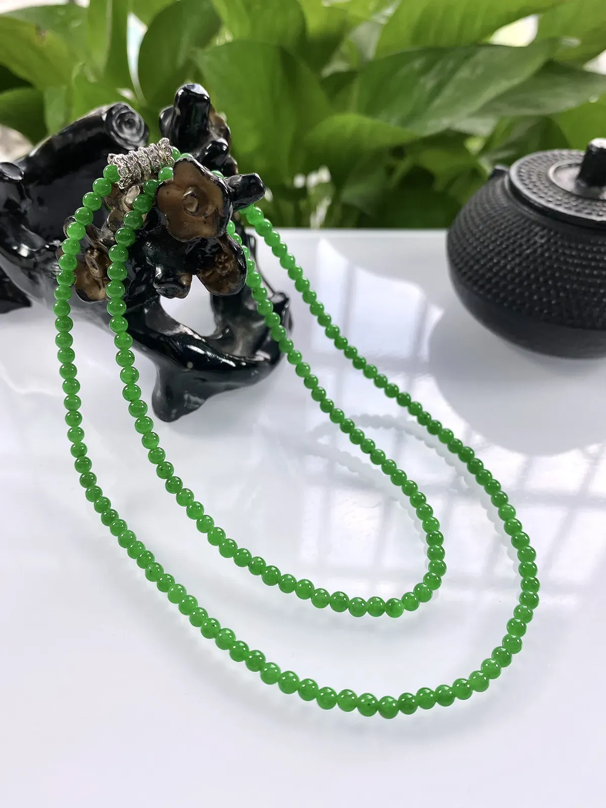 收藏级别，缅甸天然翡翠A货，卡3.4冰种起胶满绿浓阳绿小米珠小圆珠项链手链，尺寸：3.4mm/168颗，长度530mm，重量：11.05g