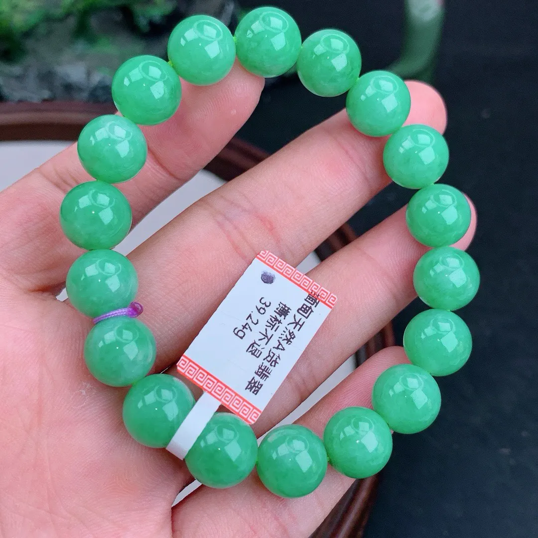 天然A货翡翠满绿圆珠手串
尺寸10.8mm   重39.24g