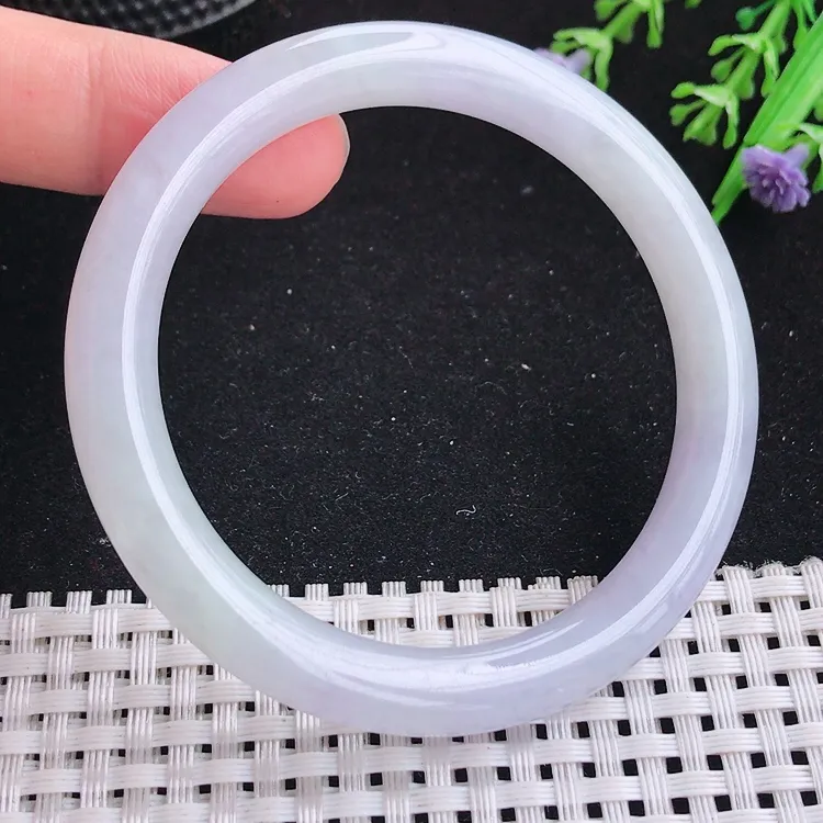 自然光55/8.2/8.5老坑精美秀气冰润淡紫色圆条手镯翡翠宽边玉镯