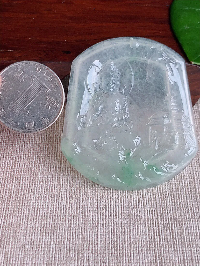 a货翡翠老坑冰种飘绿观音吊坠 尺寸53×46.5×5.2mm 重量29.00g 0605