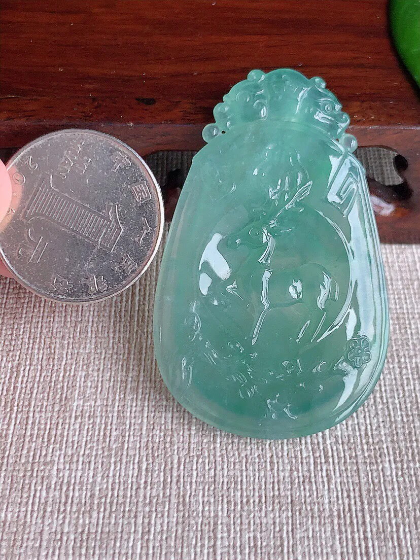 a货翡翠老坑冰种晴水梅花鹿一鹿有你吊坠 尺寸52×32.7×6mm 重量19.40g 0605