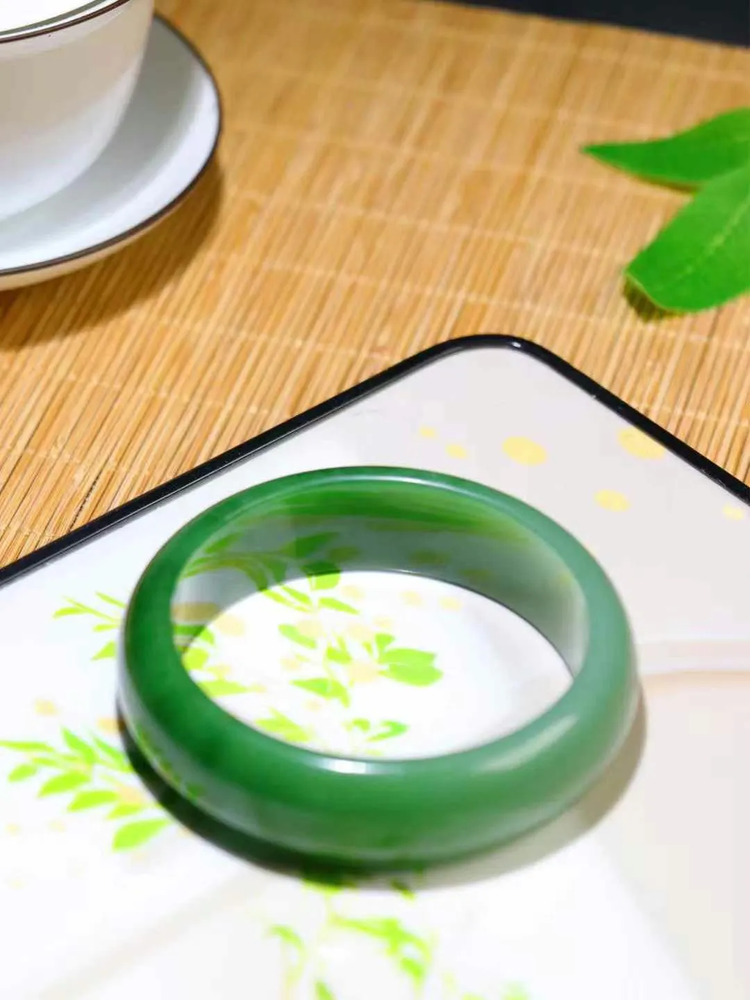 【温润如心.镯】

收藏级臻品️和田玉碧玉手镯，精选上等碧玉料，色泽清透，质地细腻。佩戴它，感受千
