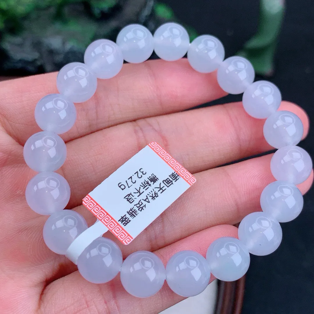 缅甸天然A货翡翠冰种圆珠手串
尺寸10mm  重32.27g