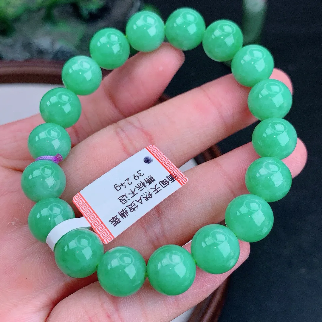 天然A货翡翠满绿圆珠手串
尺寸10.8mm   重39.24g