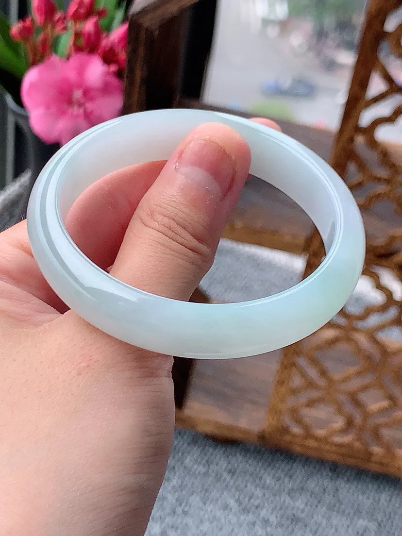 a货翡翠白月光贵妃手镯53-54圈口尺寸53.5×48×12×6.6mm 重量41.16g 0604