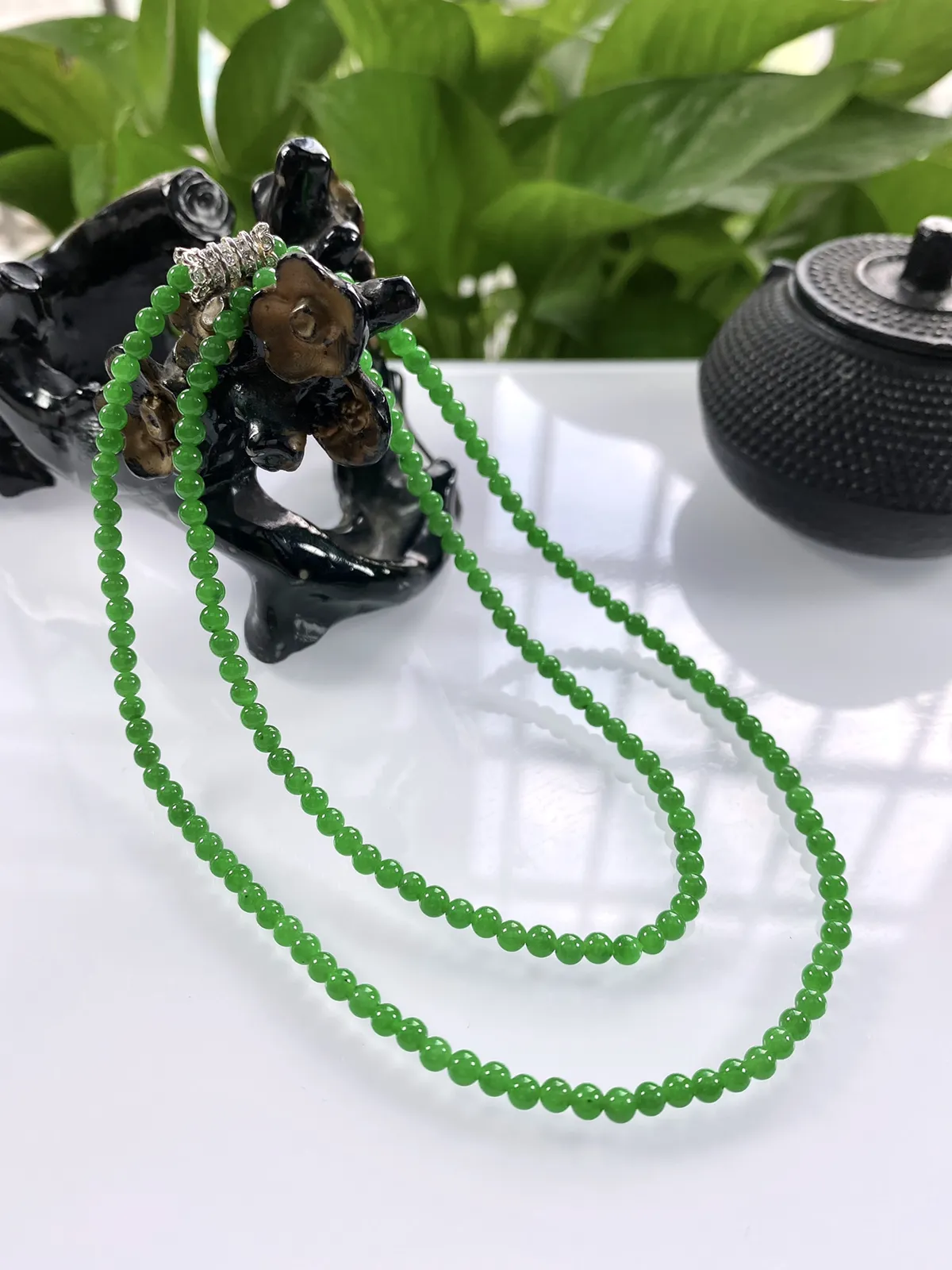 收藏级别，缅甸天然翡翠A货，卡3.4冰种起胶满绿浓阳绿小米珠小圆珠项链手链，尺寸：3.4mm/168颗，长度530mm，重量：11.05g