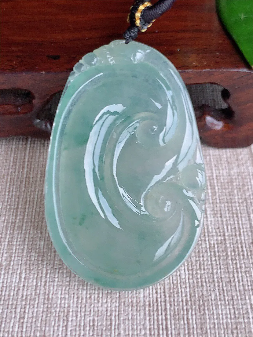 a货翡翠老坑冰种飘花大如意吊坠 尺寸52.7×33×5.8mm 重量21.56g 0605