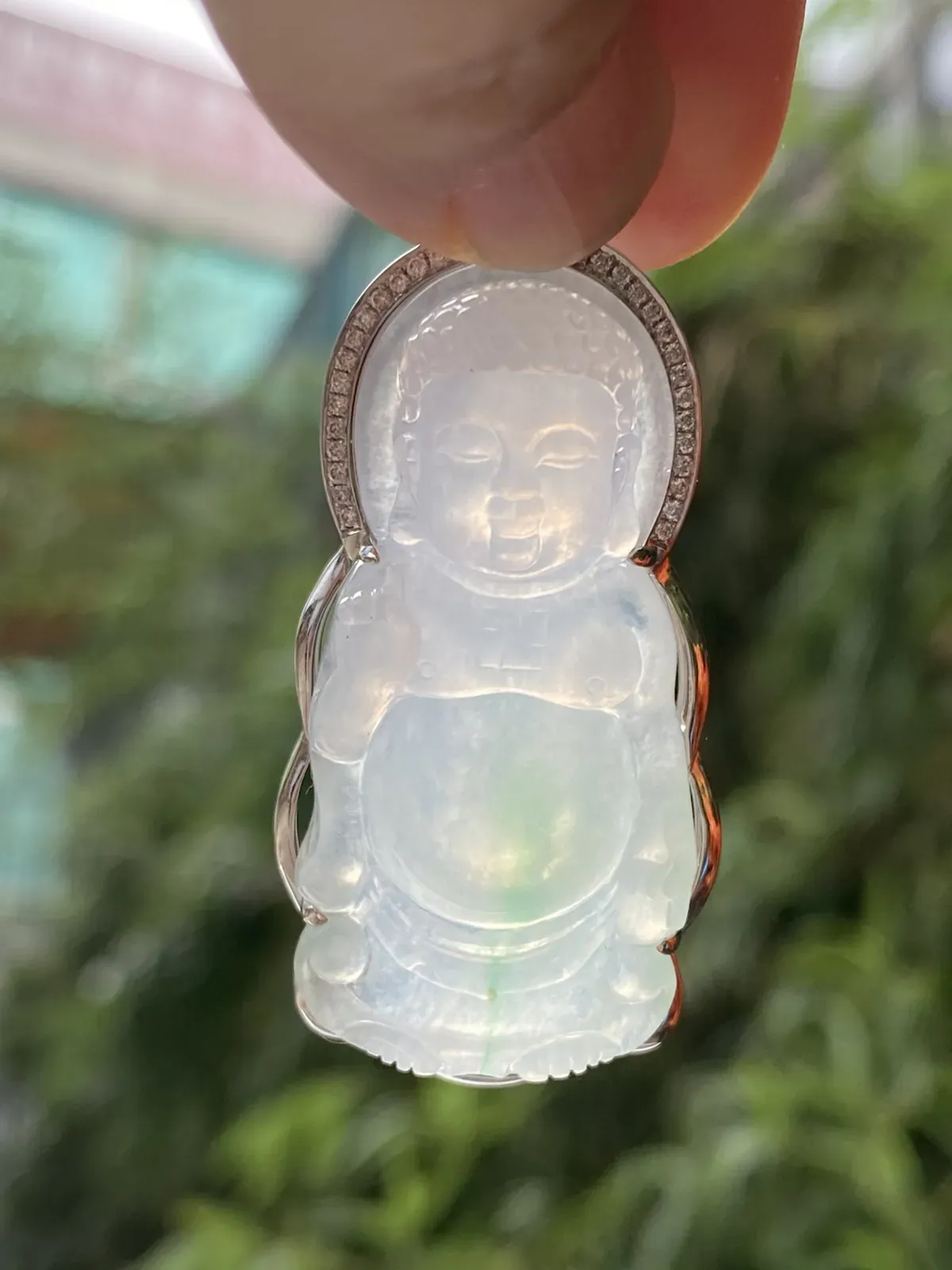 推荐【冰绿宝宝佛】无纹裂，水润冰透，飘甜绿，起光，品相佳，大件，石头尺寸：42*20.3*6.6，