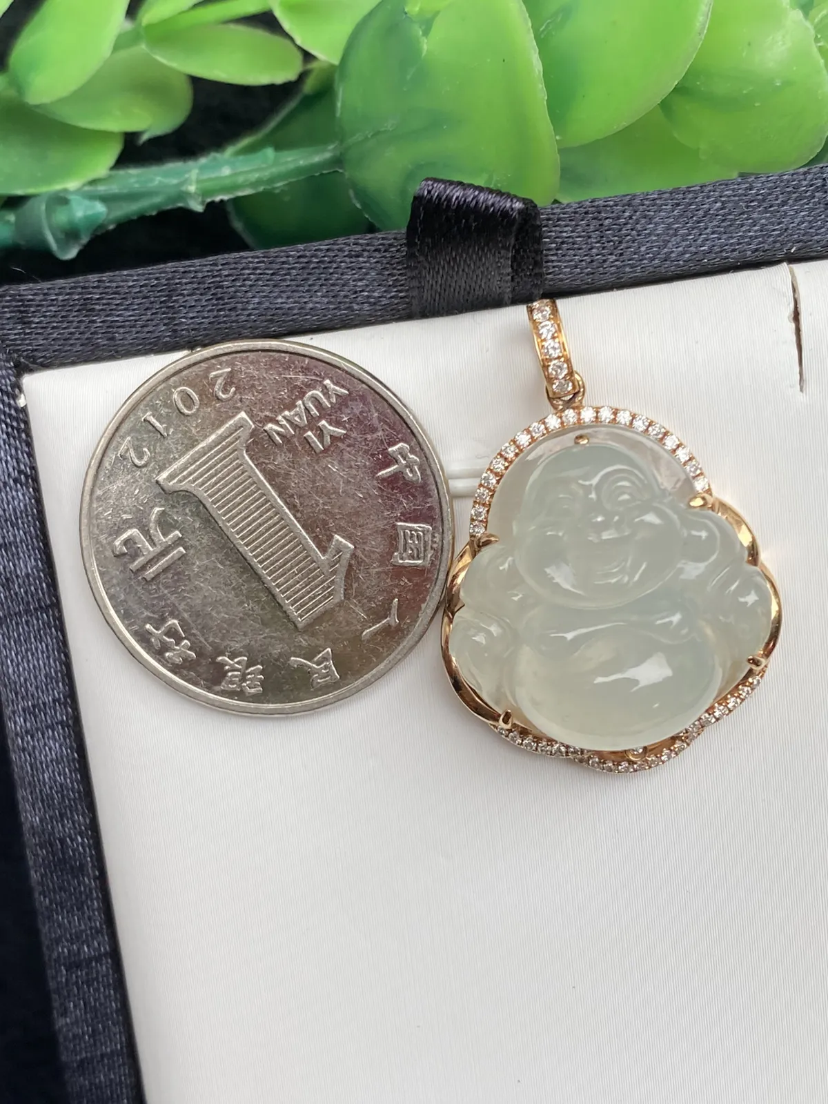 推荐【冰🧊佛公】无纹裂，水润冰透，超细腻，起光，种老，石头20.4*20*8.2，超值～～