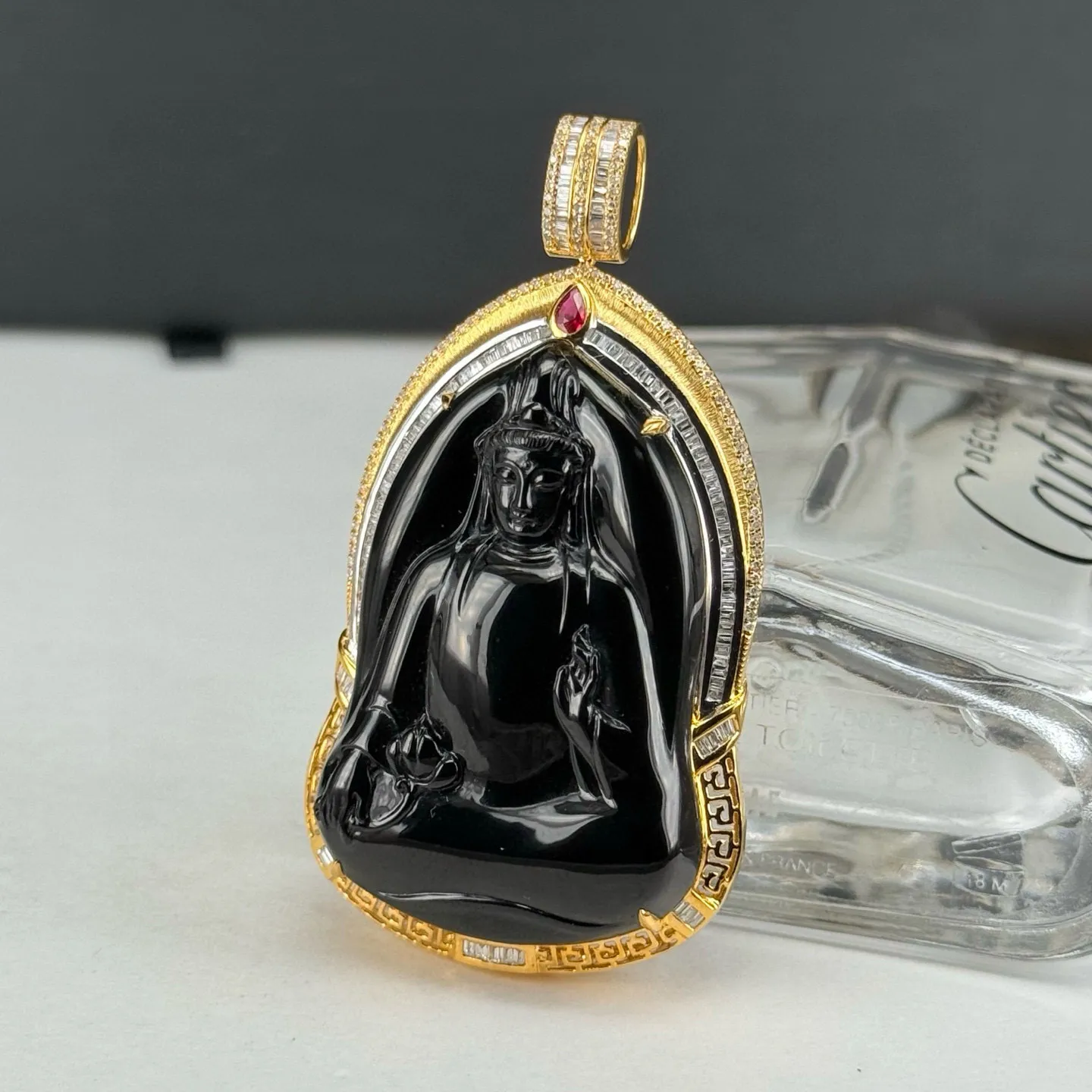 精品18k墨翠观音 种好色正 黑度极好 打灯通透 油性十足尺寸59.3
