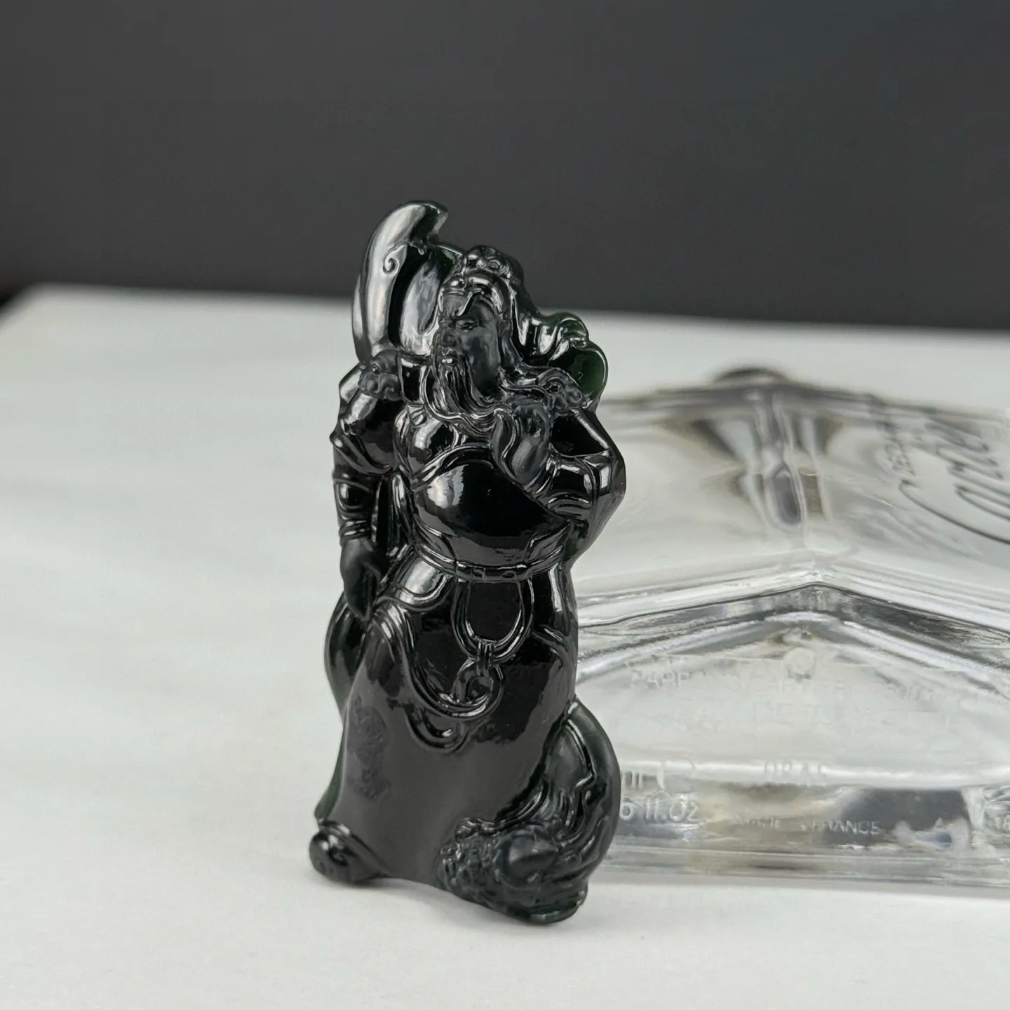 精品墨翠关公 种好色正 黑度极好 打灯通透 油性十足