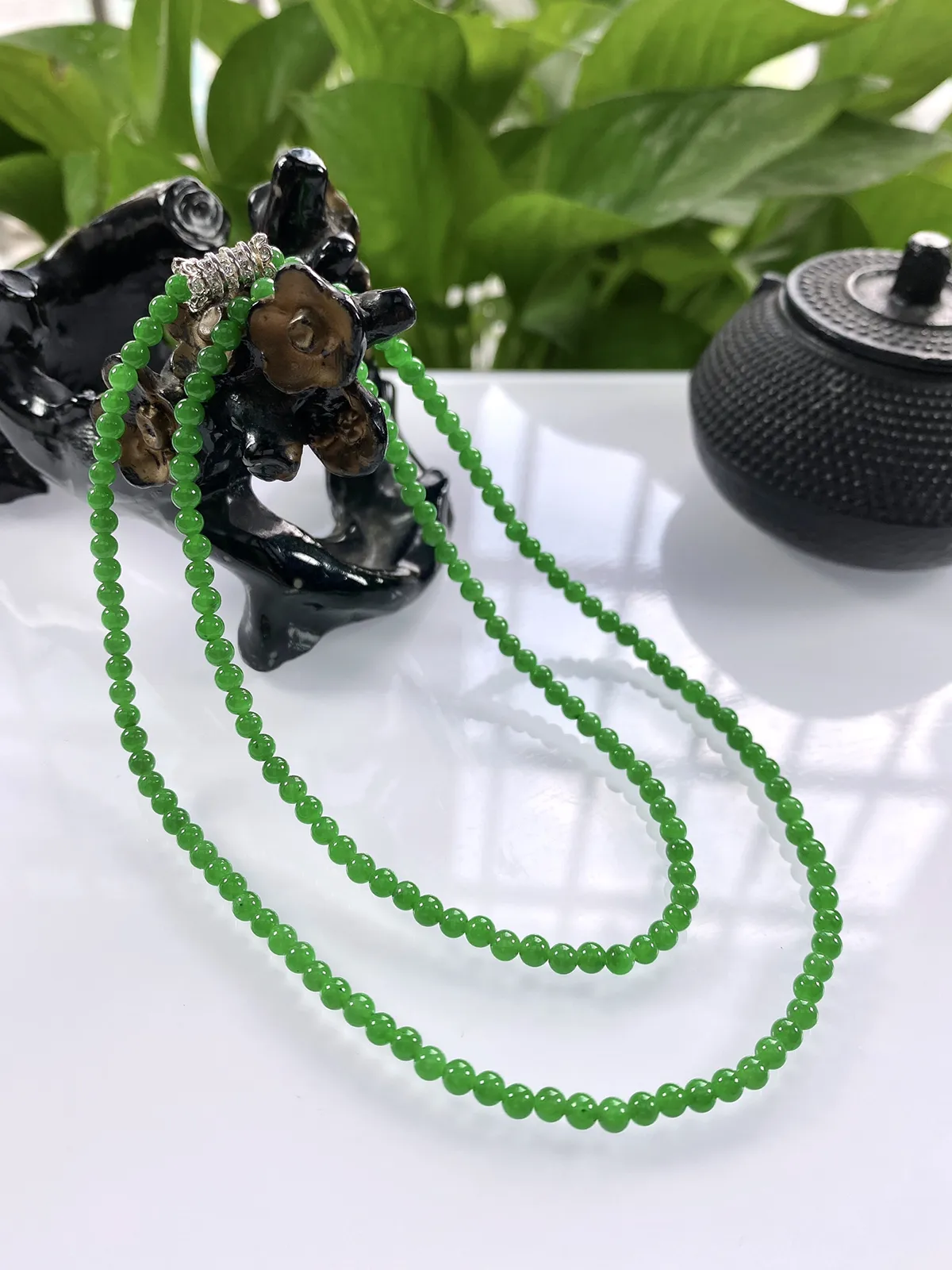 收藏级别，缅甸天然翡翠A货，卡3.4冰种起胶满绿浓阳绿小米珠小圆珠项链手链，尺寸：3.4mm/168颗，长度530mm，重量：11.05g