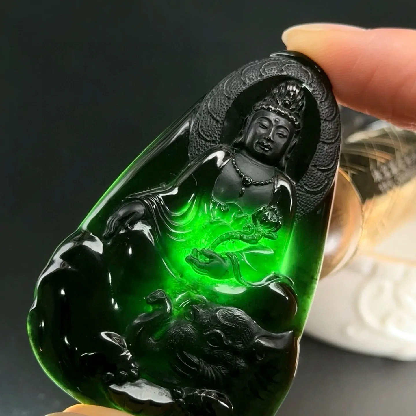 精品墨翠普贤菩萨 种好色正 黑度极好 打灯通透 油性十足