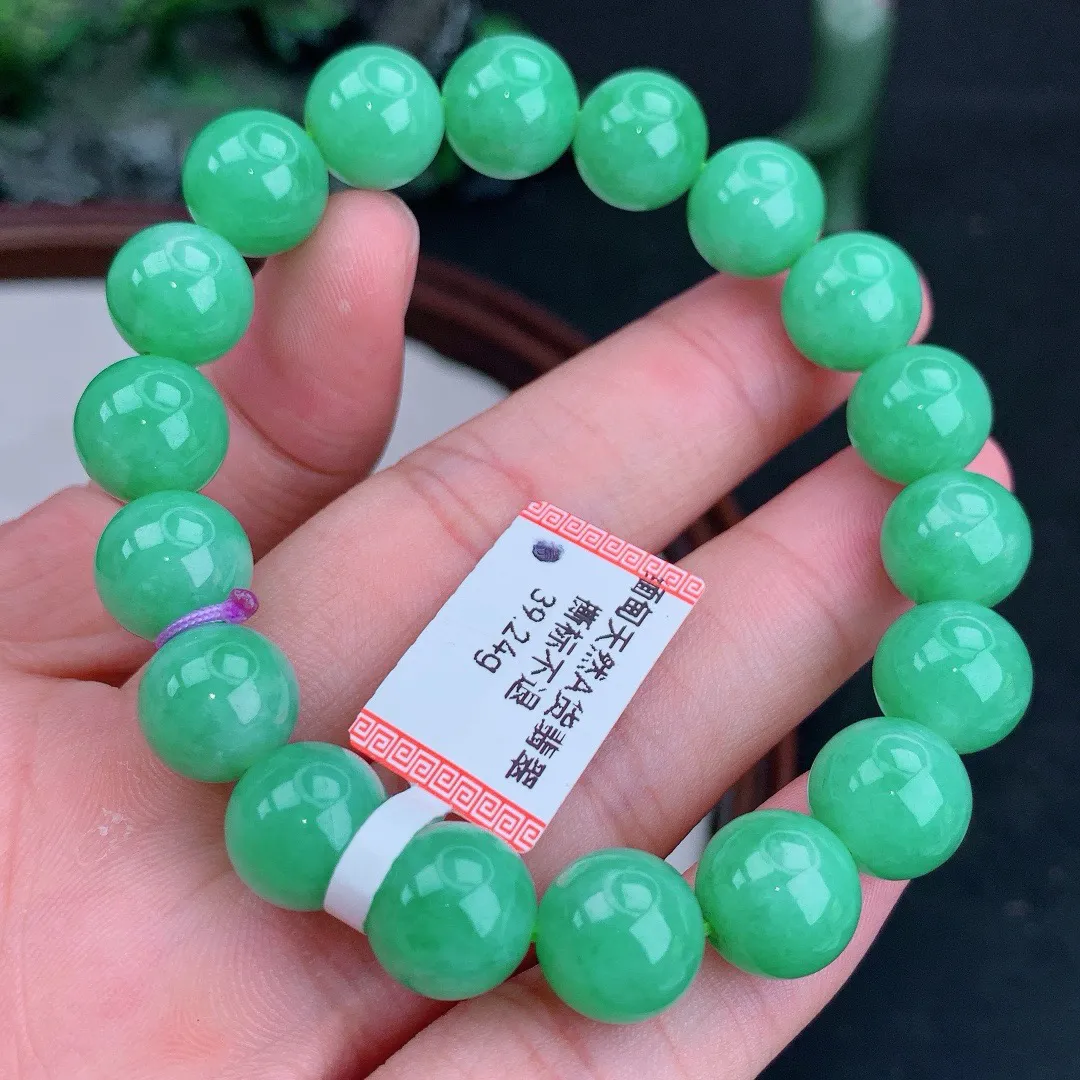 天然A货翡翠满绿圆珠手串
尺寸10.8mm   重39.24g