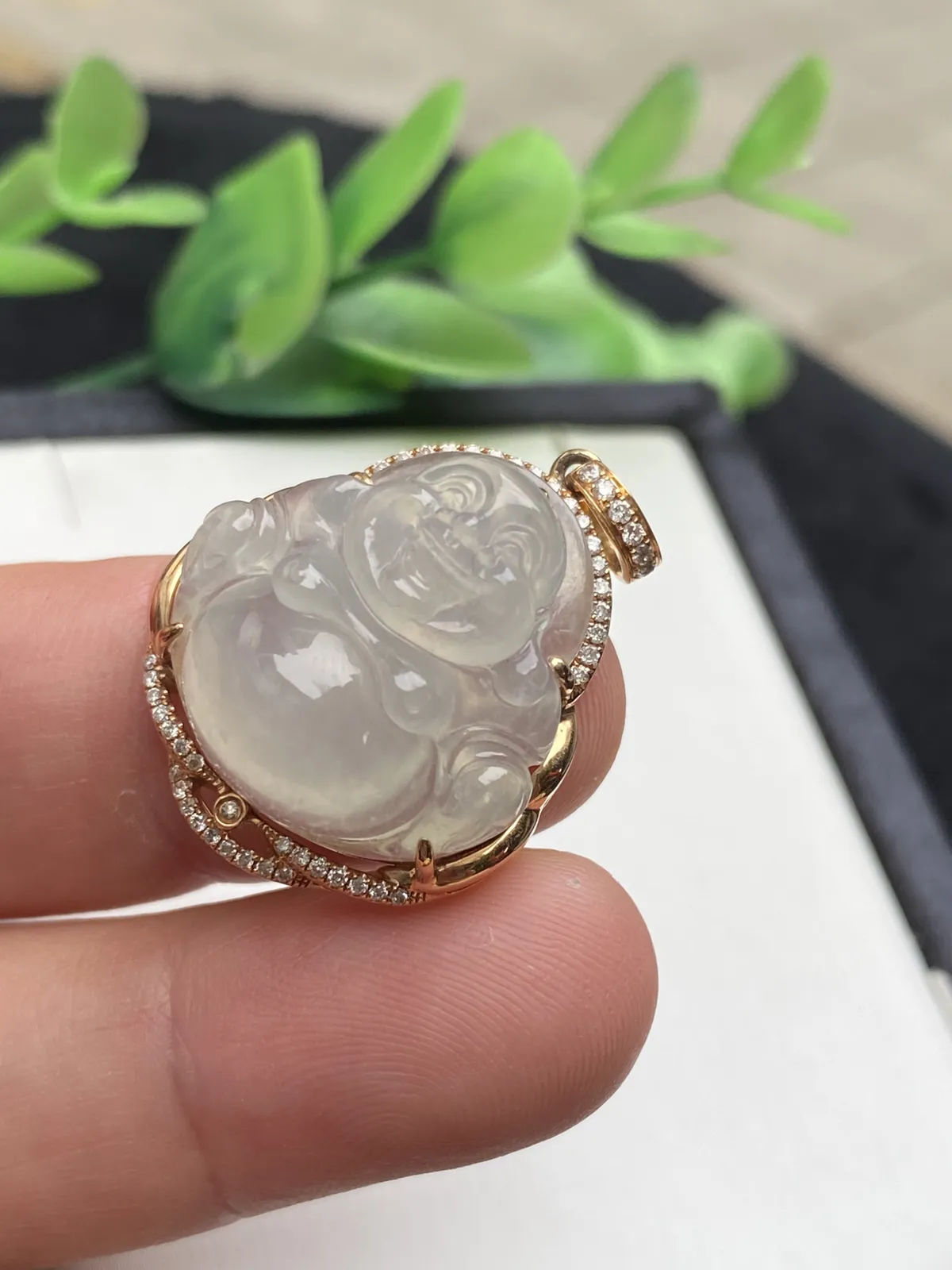 推荐【冰🧊佛公】无纹裂，水润冰透，超细腻，起光，种老，石头20.4*20*8.2，超值～～