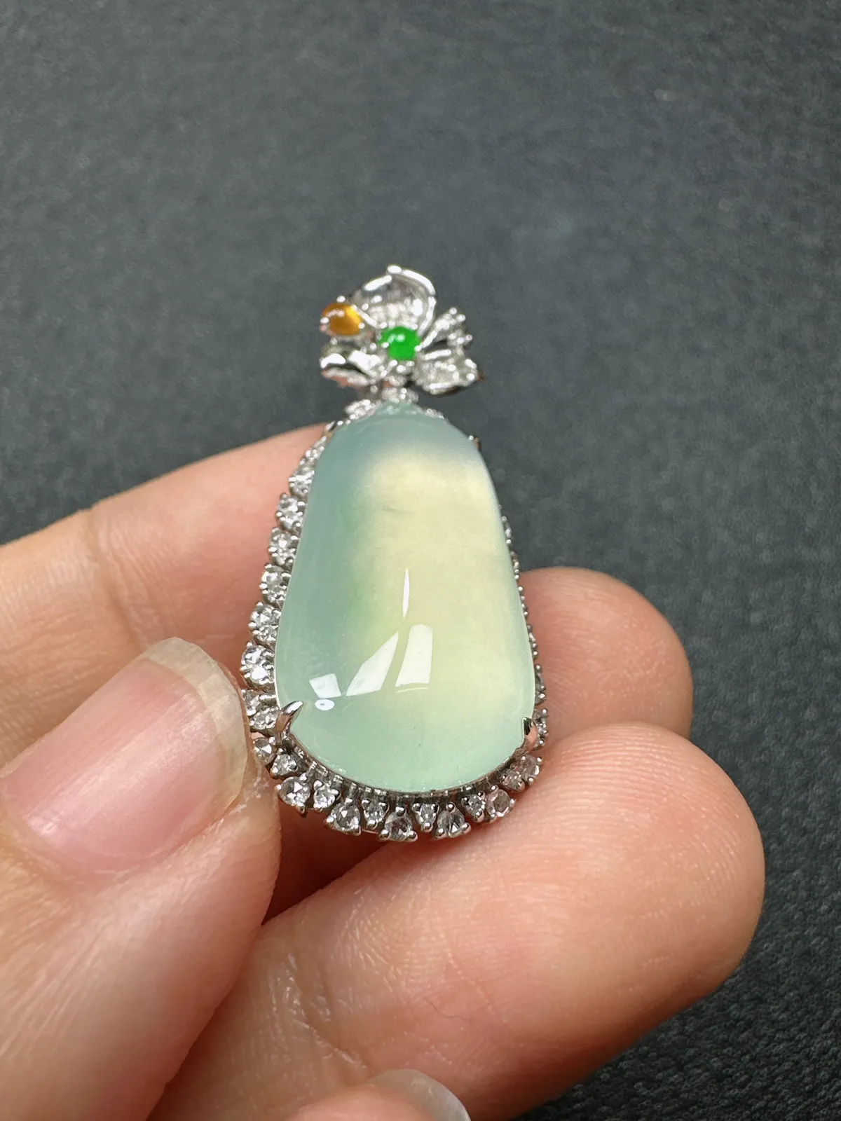 天然缅甸a货翡翠18k金镶嵌白冰福瓜吊坠