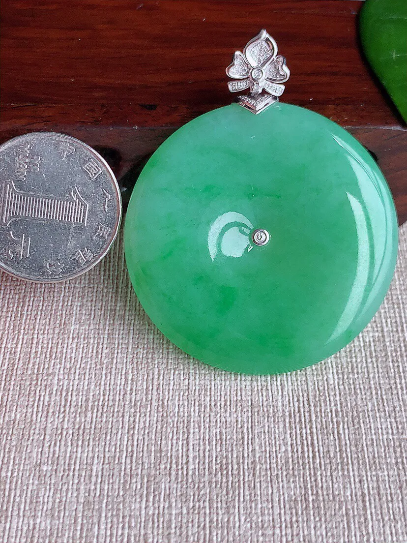 a货翡翠老坑冰种18K金伴钻镶嵌满绿大平安扣吊坠 尺寸55×44.5×7.5mm 重量34.66g 0605