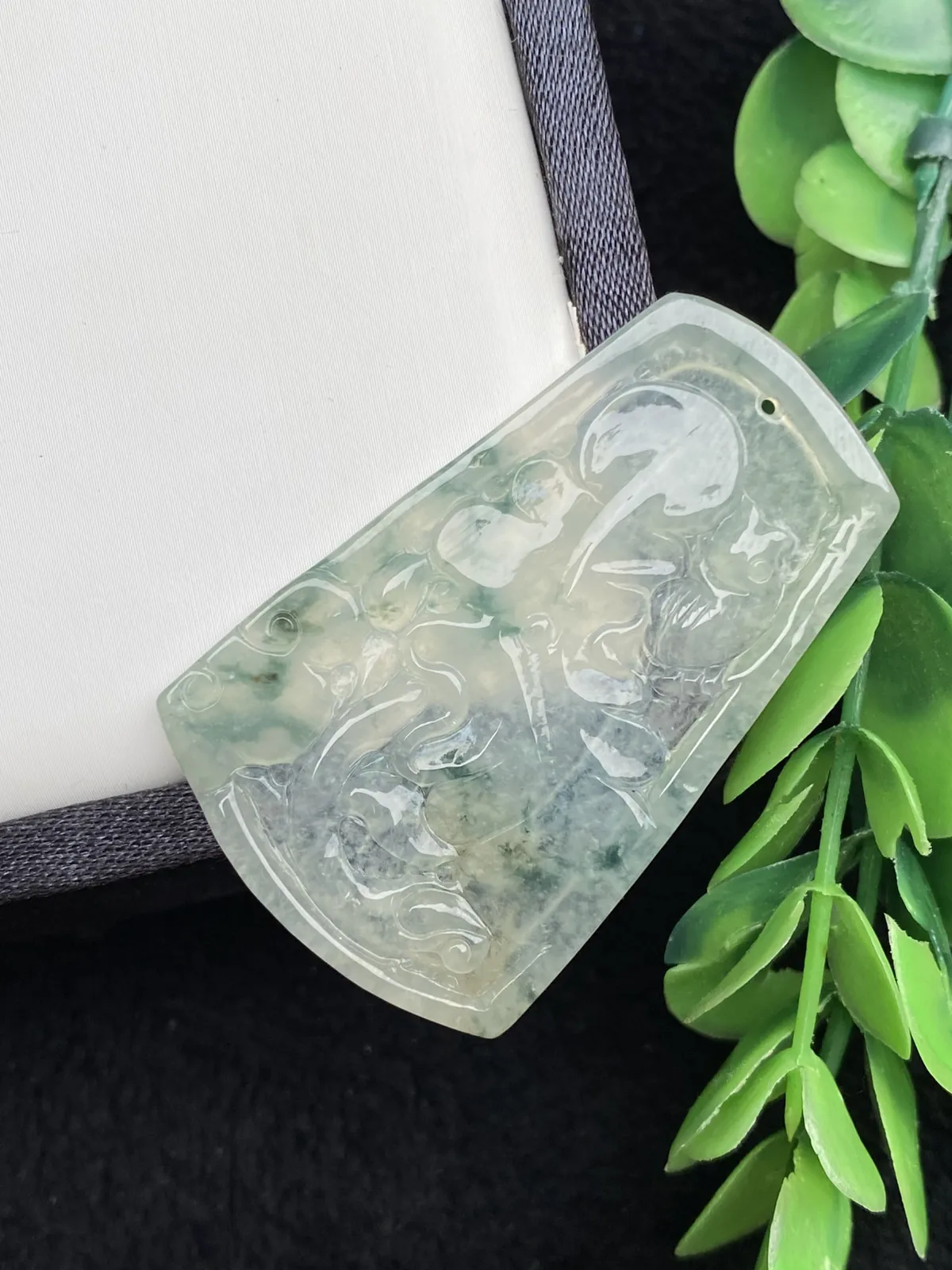 推荐【冰飘花荷叶鱼】连年有余 和和美美，送子女或朋友新婚寓意好～种老起胶，冰透透手，带点黄翡，出
