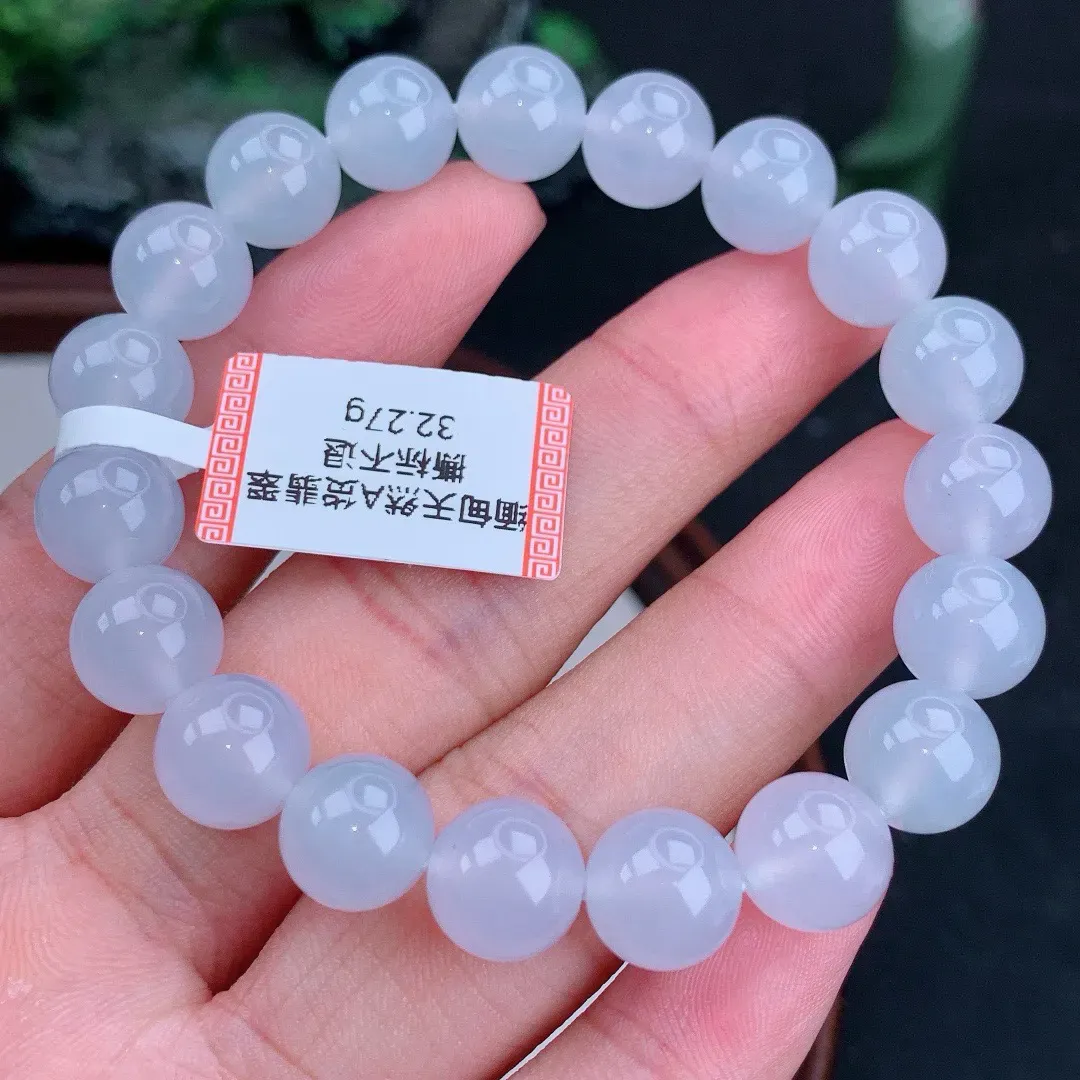 缅甸天然A货翡翠冰种圆珠手串
尺寸10mm  重32.27g