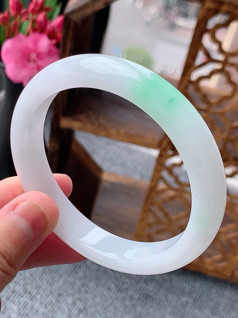 a货翡翠白底青飘绿正装正圈手镯58-59圈口 尺寸58.5×11.2×7.8mm 重量54.43g 0604
