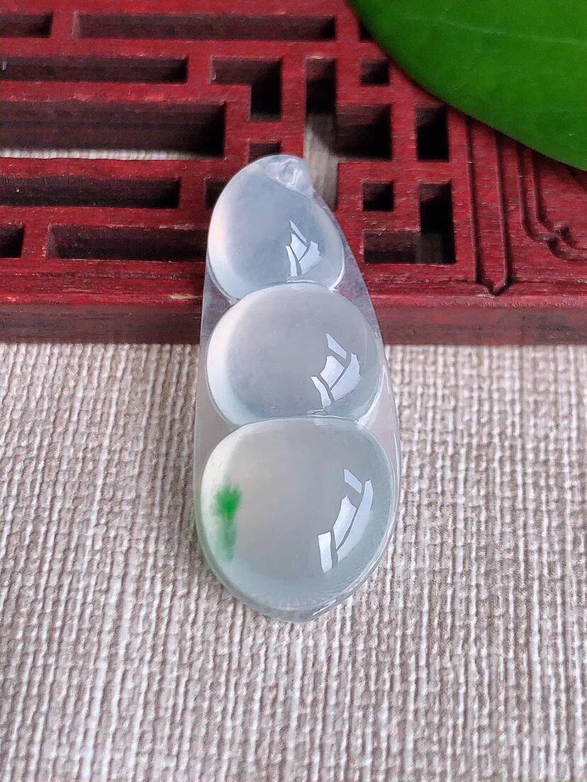 a货翡翠老坑冰种飘绿四季豆福豆平安豆吊坠 尺寸34.6×14.3×5.7mm 重量5.16g 060
