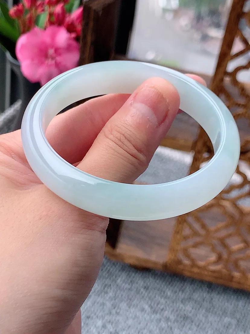 a货翡翠白月光贵妃手镯53-54圈口尺寸53.5×48×12×6.6mm 重量41.16g 0604