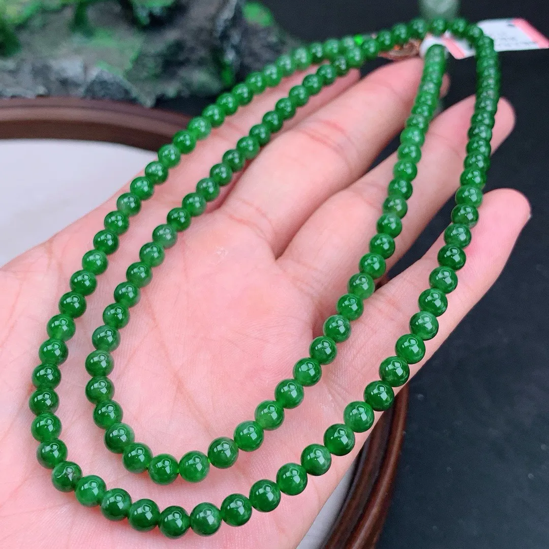 缅甸天然A货翡翠满绿圆珠项链
尺寸5mm  重29.92g