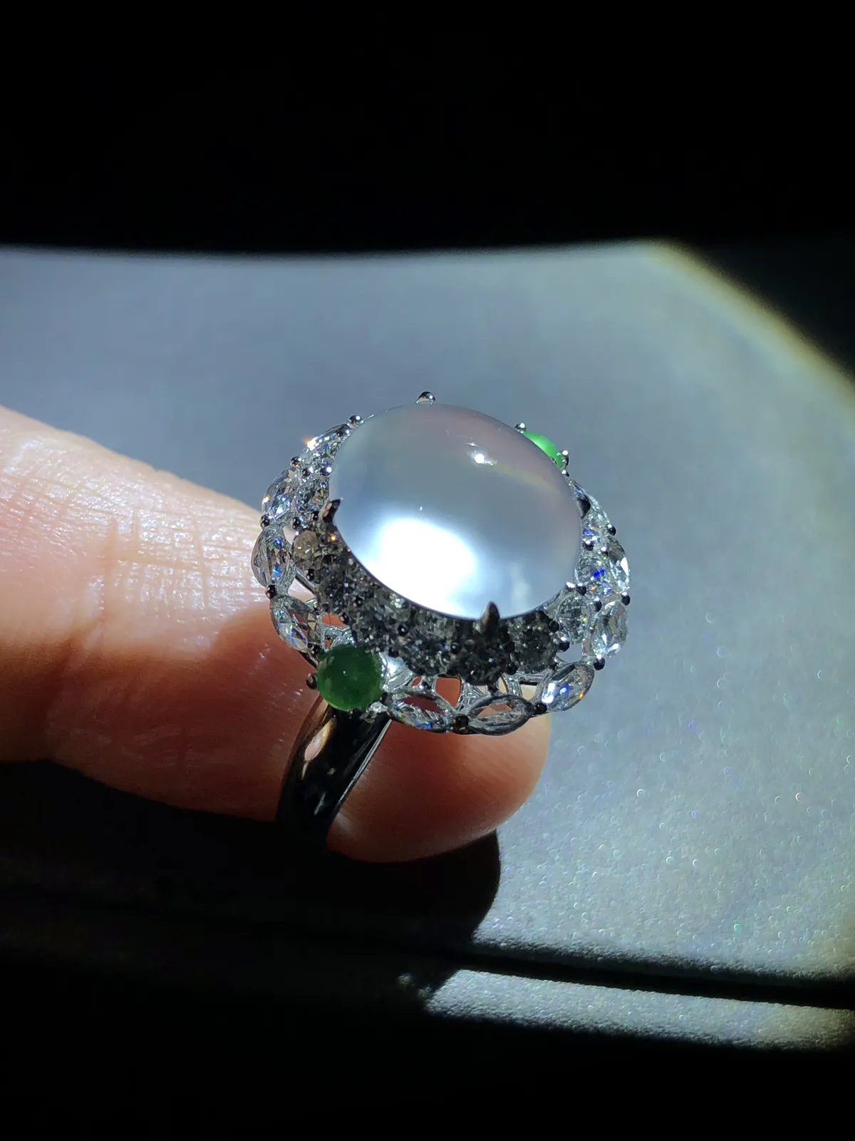 白冰戒指，裸石11.2-9.5-4.5mm，
14.5#，18K金，南非钻。