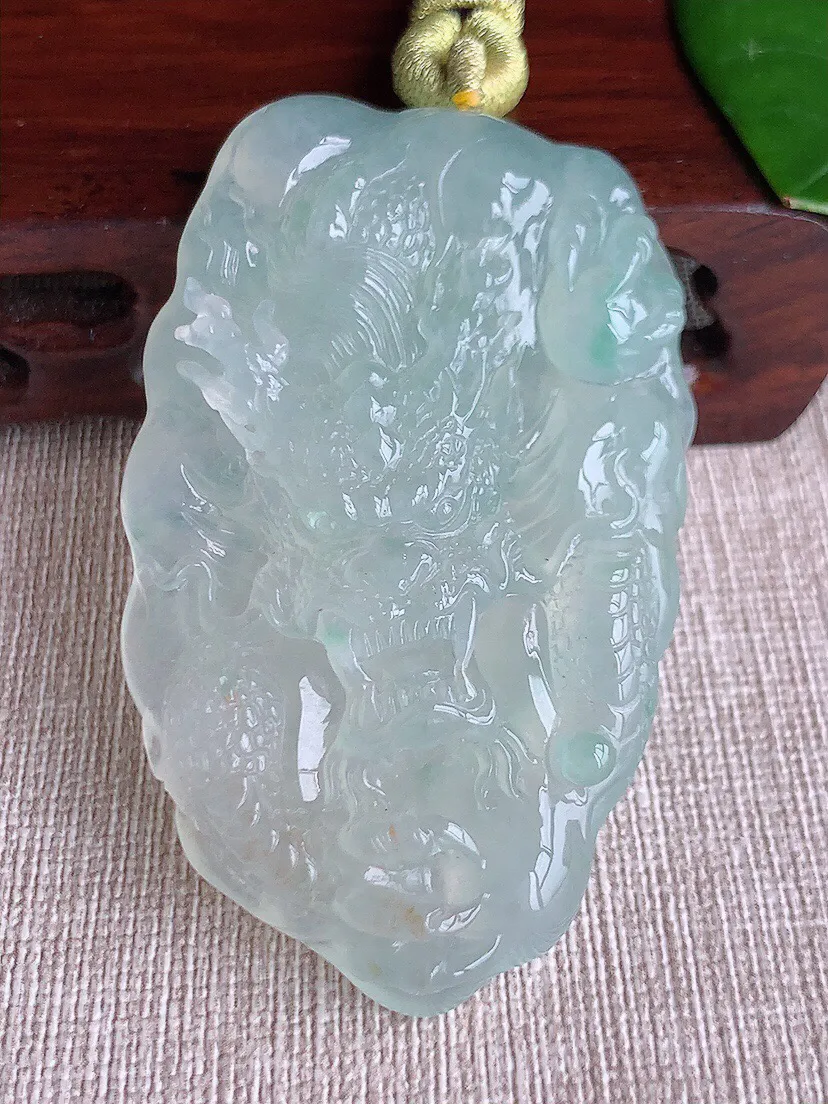 a货翡翠老坑冰种晴水龙牌吊坠 尺寸66×38×10mm 重量48.93g 0605