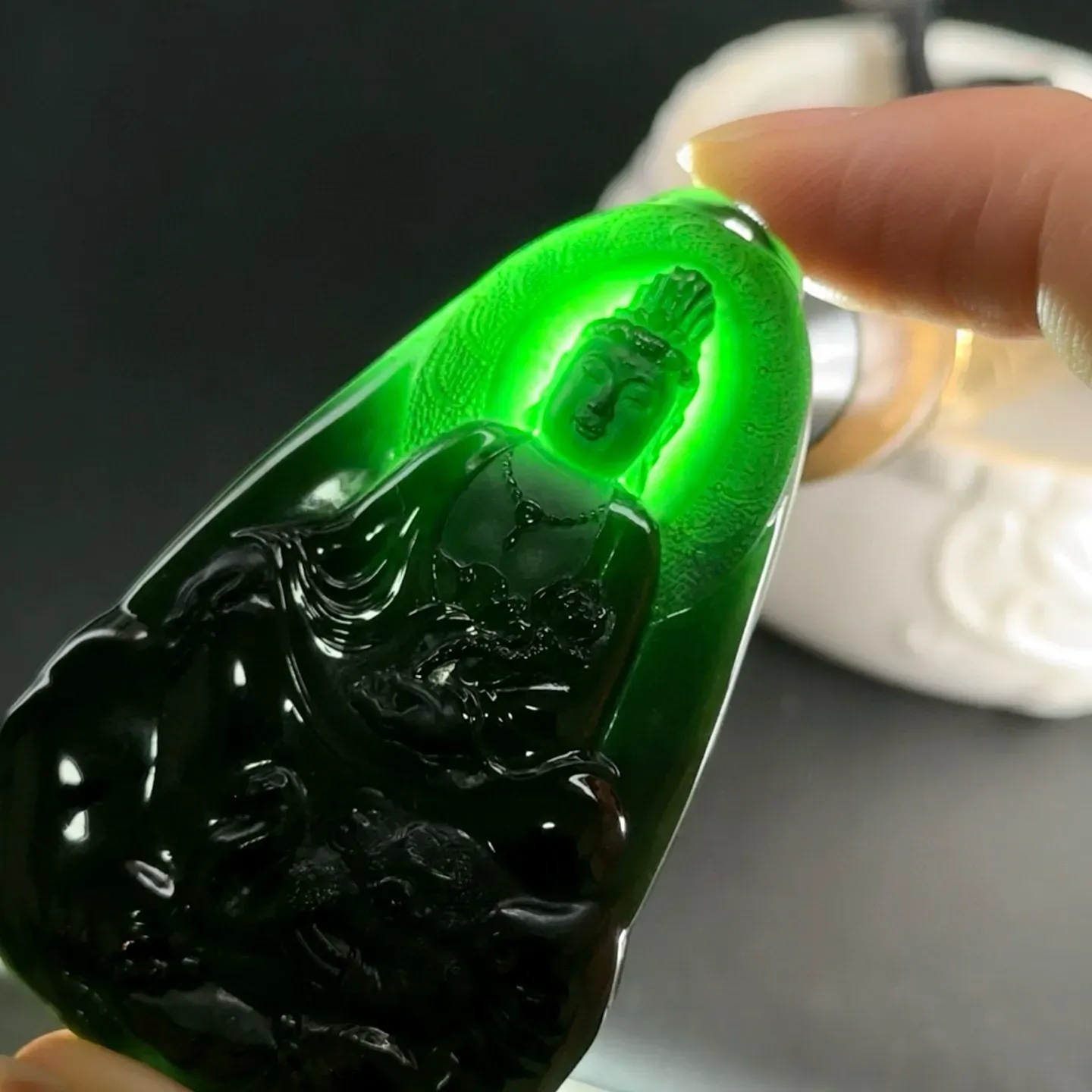 精品墨翠普贤菩萨 种好色正 黑度极好 打灯通透 油性十足