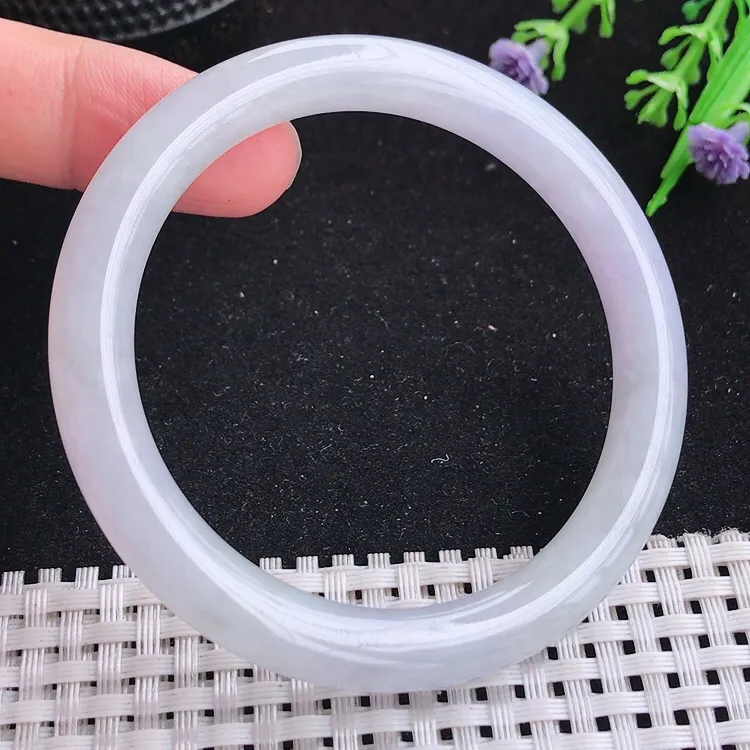 自然光55/8.2/8.5老坑精美秀气冰润淡紫色圆条手镯翡翠宽边玉镯
