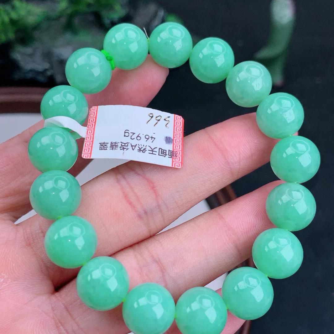 缅甸天然A货翡翠满绿圆珠手串
尺寸11.4mm   重46.92g