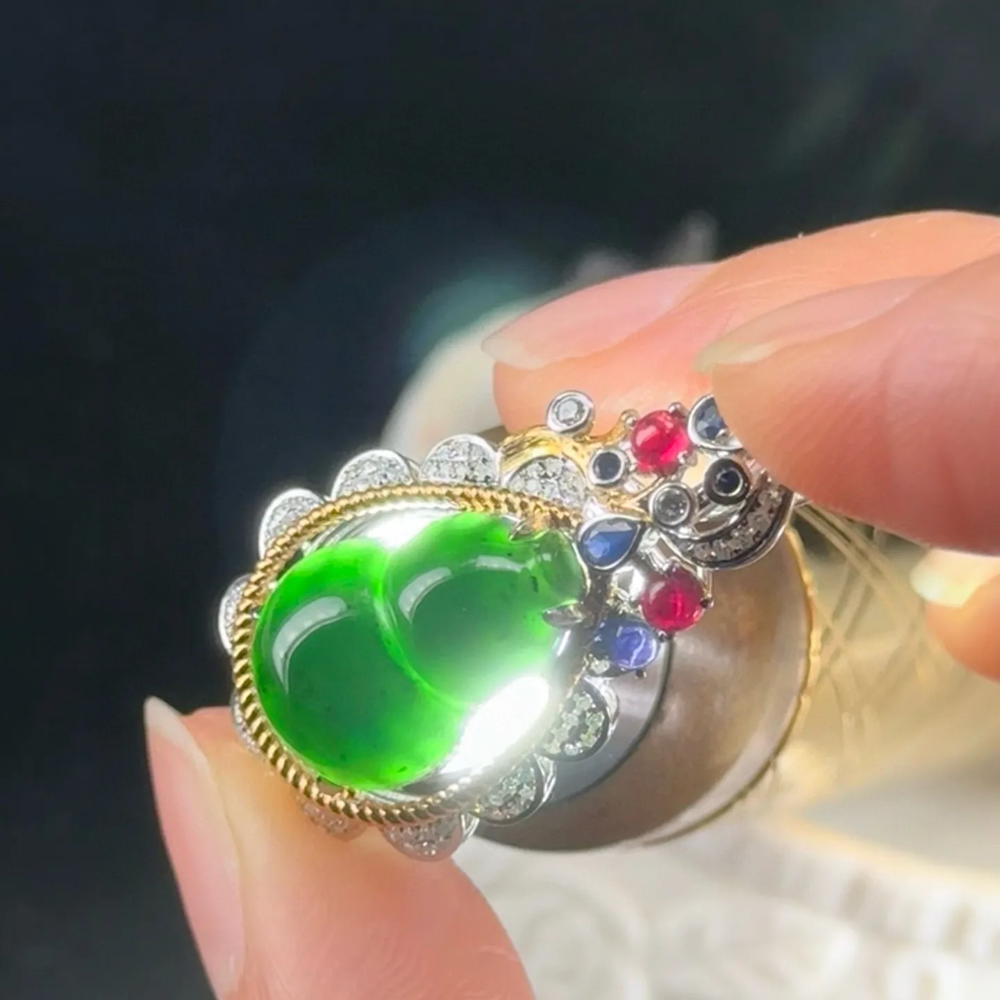 精品豪镶墨翠葫芦 种好色正 黑度极好 打灯通透 油性十足 尺寸31.8