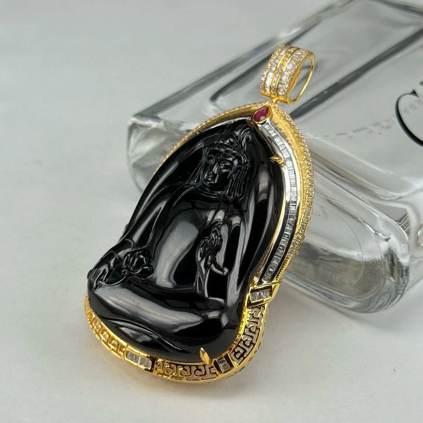 精品18k墨翠观音 种好色正 黑度极好 打灯通透 油性十足尺寸59.3