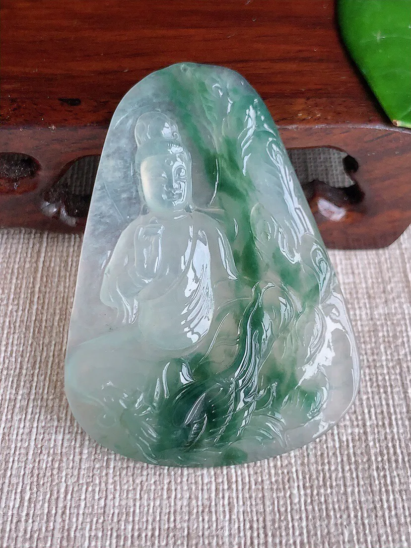a货翡翠老坑冰种飘花御凤观音吊坠 尺寸52×37×4.7mm 重量15.88g 0605