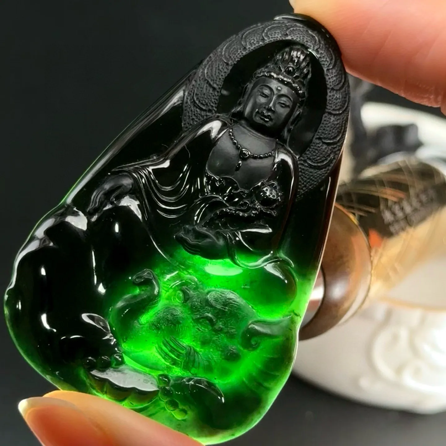 精品墨翠普贤菩萨 种好色正 黑度极好 打灯通透 油性十足