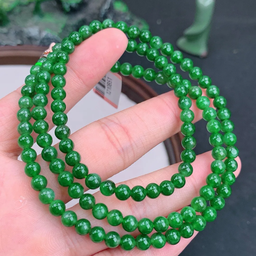 缅甸天然A货翡翠满绿圆珠项链
尺寸5mm  重29.92g