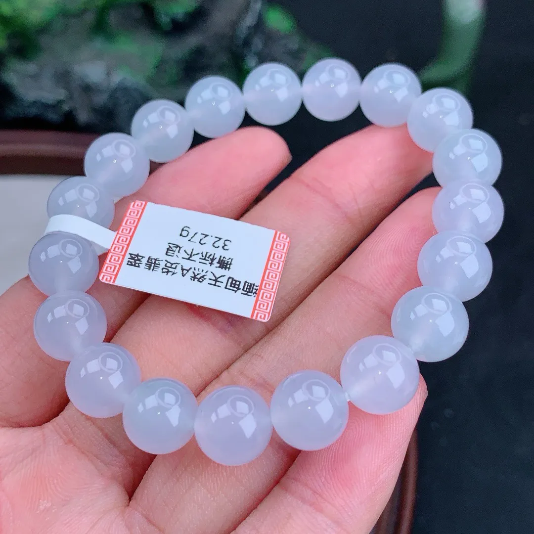 缅甸天然A货翡翠冰种圆珠手串
尺寸10mm  重32.27g