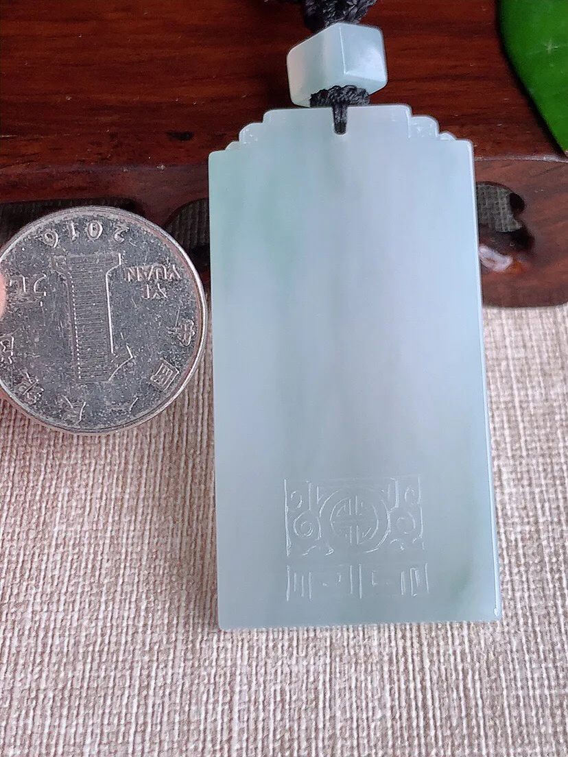 a货翡翠老坑冰种无事牌吊坠 尺寸55.6×28.4×6mm 重量35.73g 0605